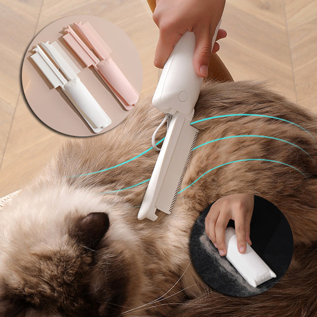 Peigne pliable anti-poils utilisé sur un chat